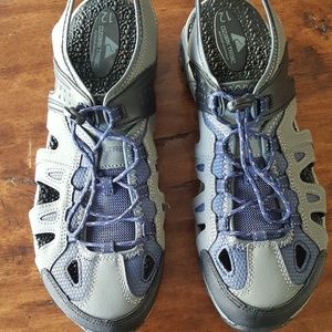 NWOT Men's size 12 Waterproof sandals